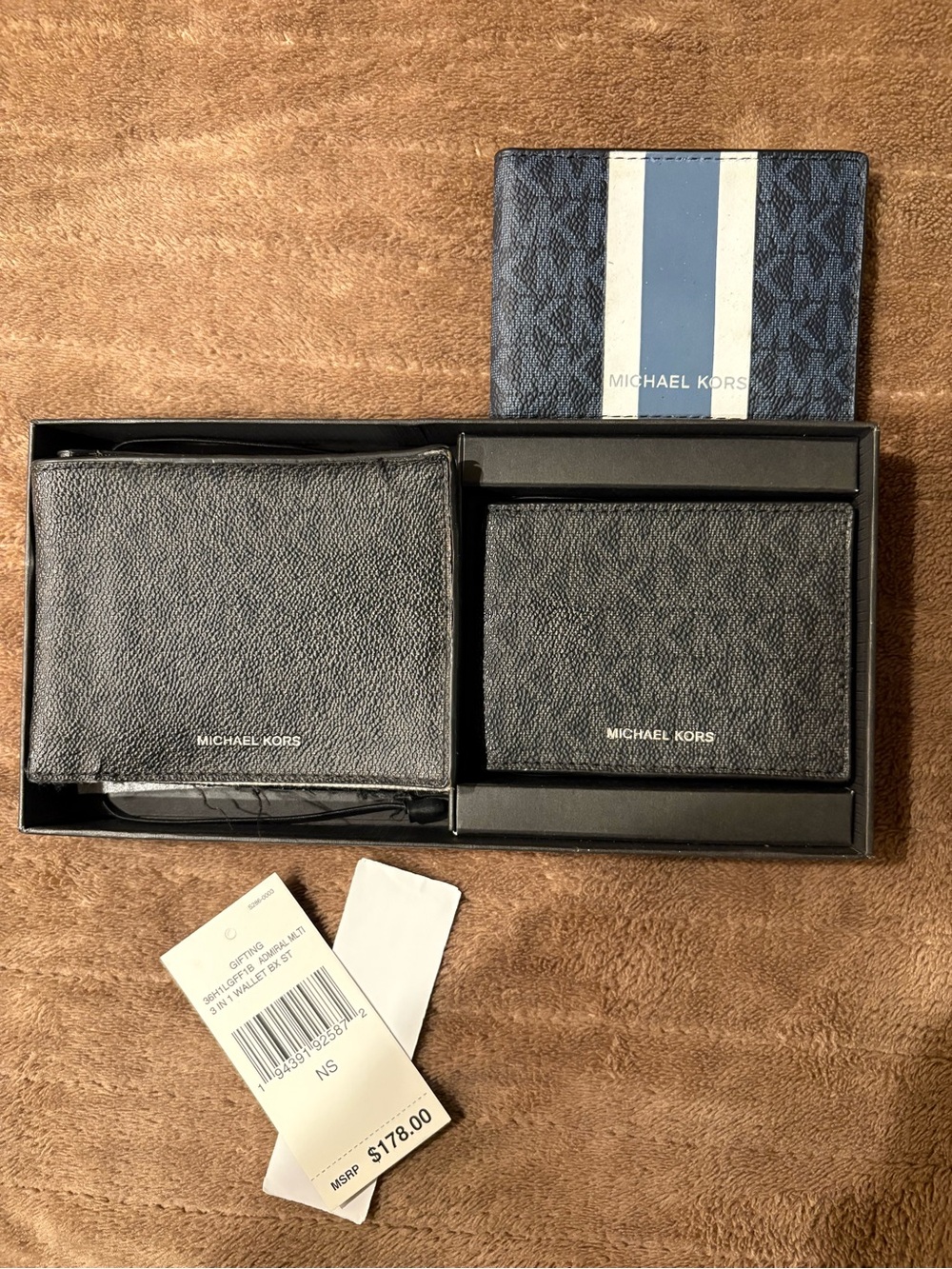 Michael Kors wallet bundle only one has been used new in box